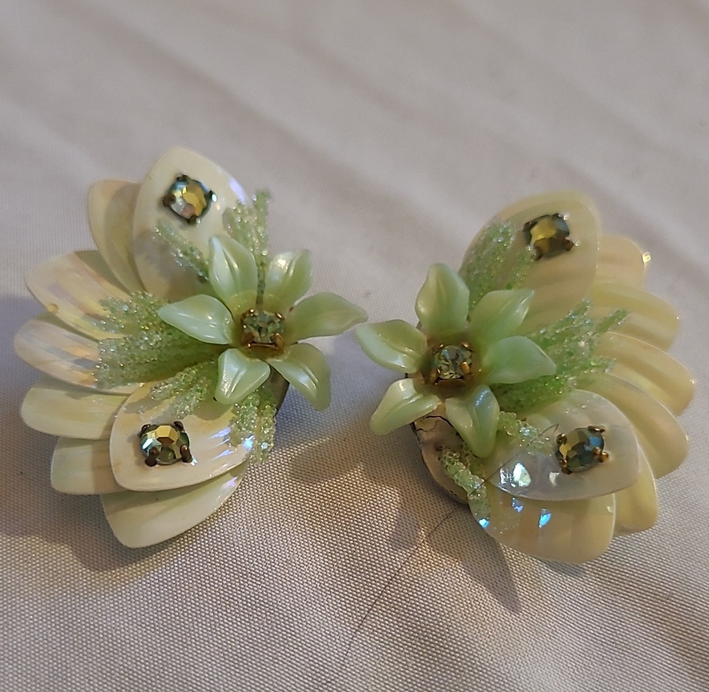 Vtg 1950's Lucite Celluloid Flower bouquet clip on earrings.